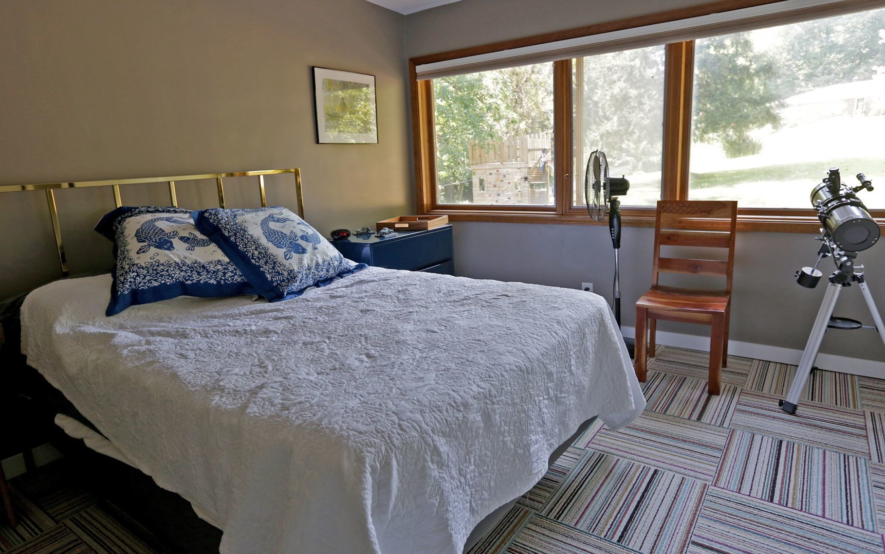At home in a Belleville Mid-century modern
